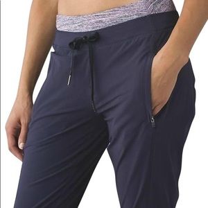 Lululemon Runderful Pant Black Swan Size 2